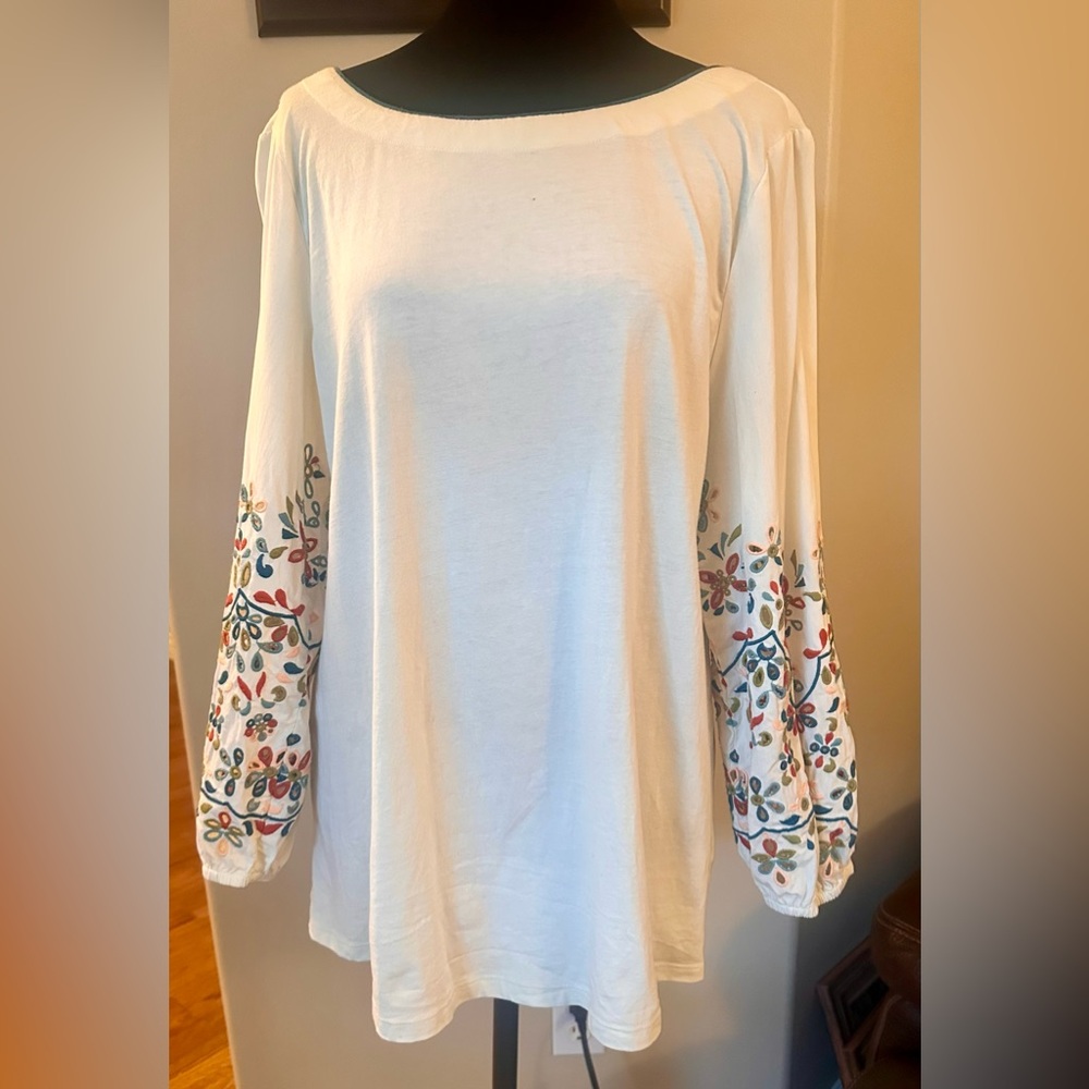 Soft Surroundings White Top with Floral Embroidery